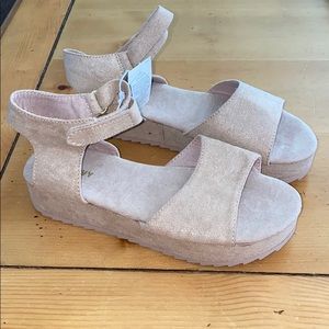 Little girl Old Navy sandals